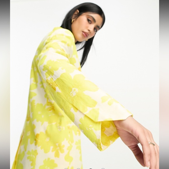 ASOS DESIGN oversized floral printed slim fit suit blazer with linen in yellow. - Picture 3 of 6
